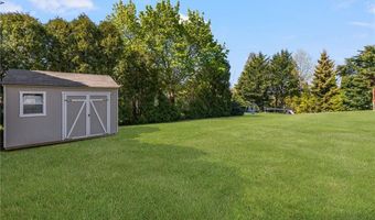 136 Corporate Pl, Middletown, RI 02842