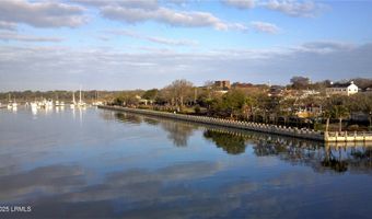 15 Meridian Rd, Beaufort, SC 29907