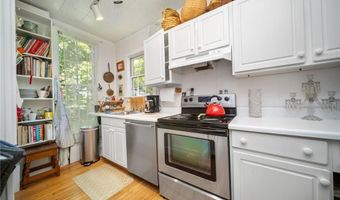 33 Kay St, Newport, RI 02840