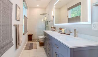 942 N MCKINLEY Rd, Arlington, VA 22205