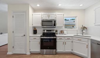 1578 LINKSIDE Dr, Atlantic Beach, FL 32233
