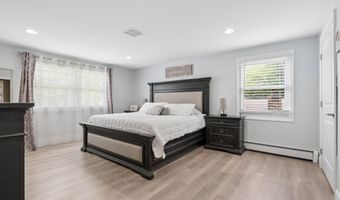 24 Jubilee Cir, Aberdeen, NJ 07747