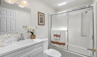3 Queens Rd 211, Attleboro, MA 02703