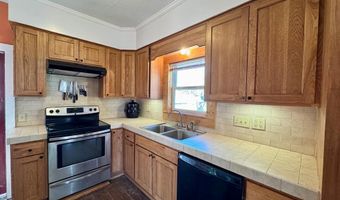 905 N 6th St, Alpine, TX 79830
