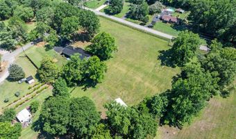 1064 Knollwood Acres Rd, Boiling Springs, SC 29316