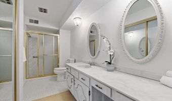 910 Claytonbrook Dr 1, Ballwin, MO 63011