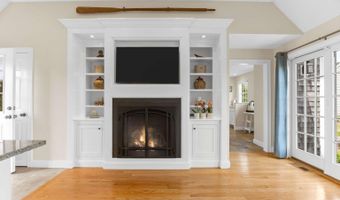 110 Commerce Rd, Barnstable, MA 02630