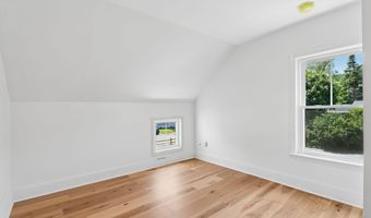 4 Washington St, Bath, ME 04530