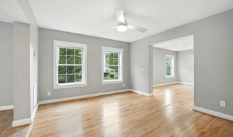 2134 S LOWELL St, Arlington, VA 22204