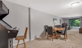 502 Oak Ridge Trails Ct, Ballwin, MO 63021