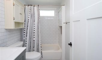24 Southmayd St, Newport, RI 02840