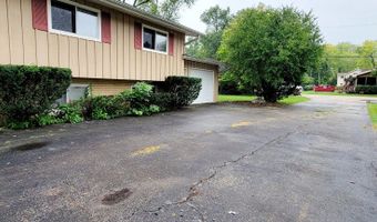 41511 N Country Club Dr, Antioch, IL 60002