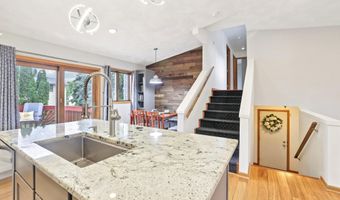 15 Eastridge Ct, Madison, WI 53716