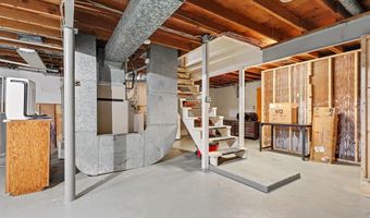 422 W Ctr, Alma, MI 48801