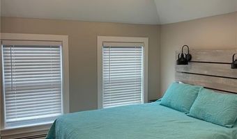 53 Center Ave, Middletown, RI 02842