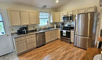 93 Streamside Ln, Bangor, ME 04401