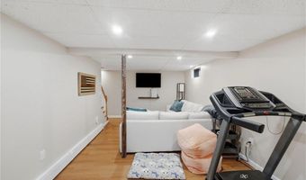 21 Portland St, Lincoln, RI 02838