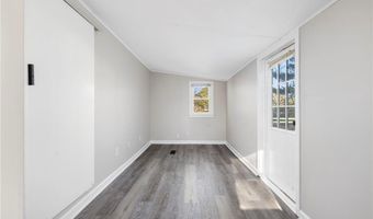 12 Valiant Dr, Coventry, RI 02816