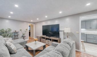 40 Cottage Grove Cir, Bloomfield, CT 06002