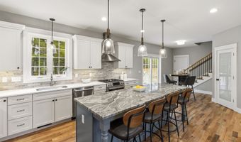 8 Stone Creek Dr, Brentwood, NH 03833