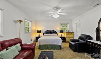 3326 Dunaire Dr, Charlotte, NC 28205