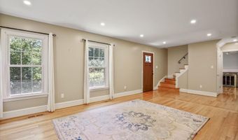 8614 BRAEBURN Dr, Annandale, VA 22003