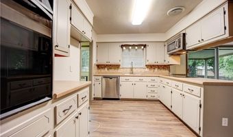 112 Oak St, Arkoma, OK 74901
