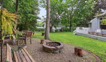 10 Pleasant Point Rd, Branford, CT 06405