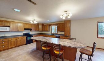 317 E 1st St, Arthur, IA 51431