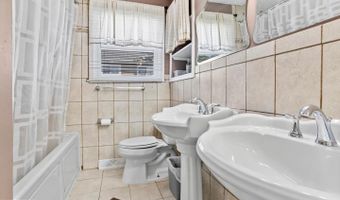 8 N AVON Dr, Claymont, DE 19703