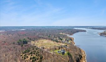 8 Ferry Ln, Berkley, MA 02779