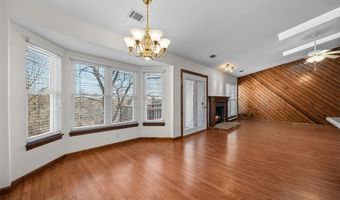 760 Woodside Trails Dr 203, Ballwin, MO 63021