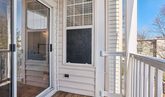 4691 LONGSTREET Ln 202, Alexandria, VA 22311
