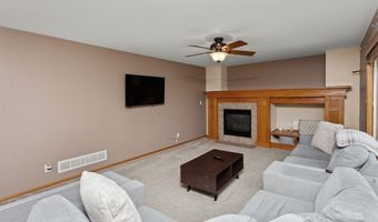 1003 10th Ave SE, Altoona, IA 50009