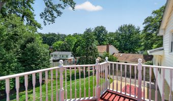 8024 GARLOT Dr, Annandale, VA 22003