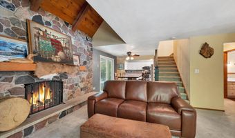 8 HILLTOP Ct, Appleton, WI 54914