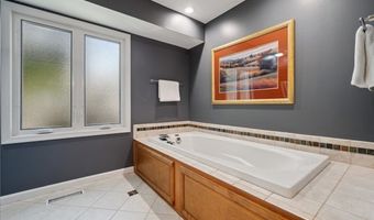 985 Goldenrod Trl, Aurora, OH 44202