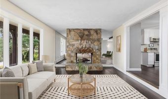 10 Abbott Valley View Dr, Cumberland, RI 02864