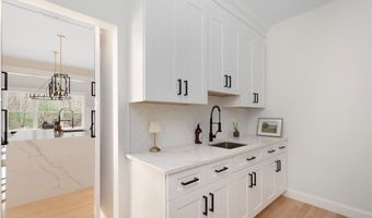 5 Braeburn Cir, Cranston, RI 02921