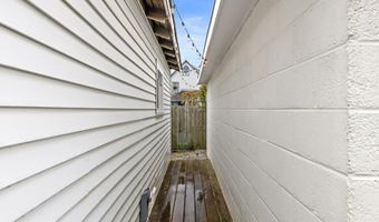 210 N BEACH Ave, Beach Haven, NJ 08008