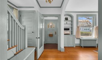 4 Van Zandt Ave, Newport, RI 02840
