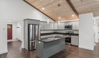 67 E West Ln, Belgrade, ME 04917