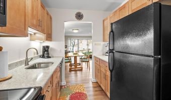 624 Peninsula Ct, Ann Arbor, MI 48105