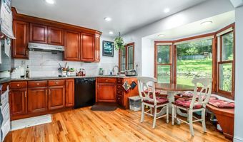 21 Chimney Dr, Bethel, CT 06801