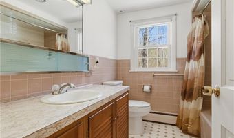 2 High Ridge Dr, Cumberland, RI 02864
