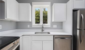 427 Spring St 1, Newport, RI 02840