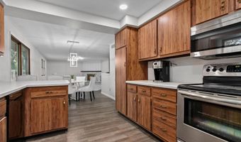 3122 N BLUEMOUND Dr, Appleton, WI 54913