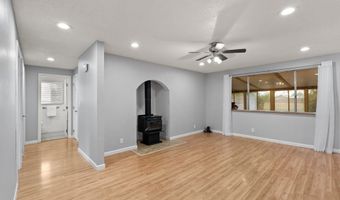 5094 DAISY St, Springfield, OR 97478