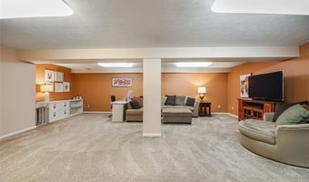 660 Elmwood Pt, Aurora, OH 44202