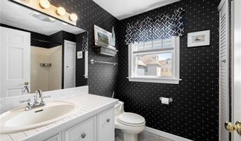 93 MILL St B, Newport, RI 02840